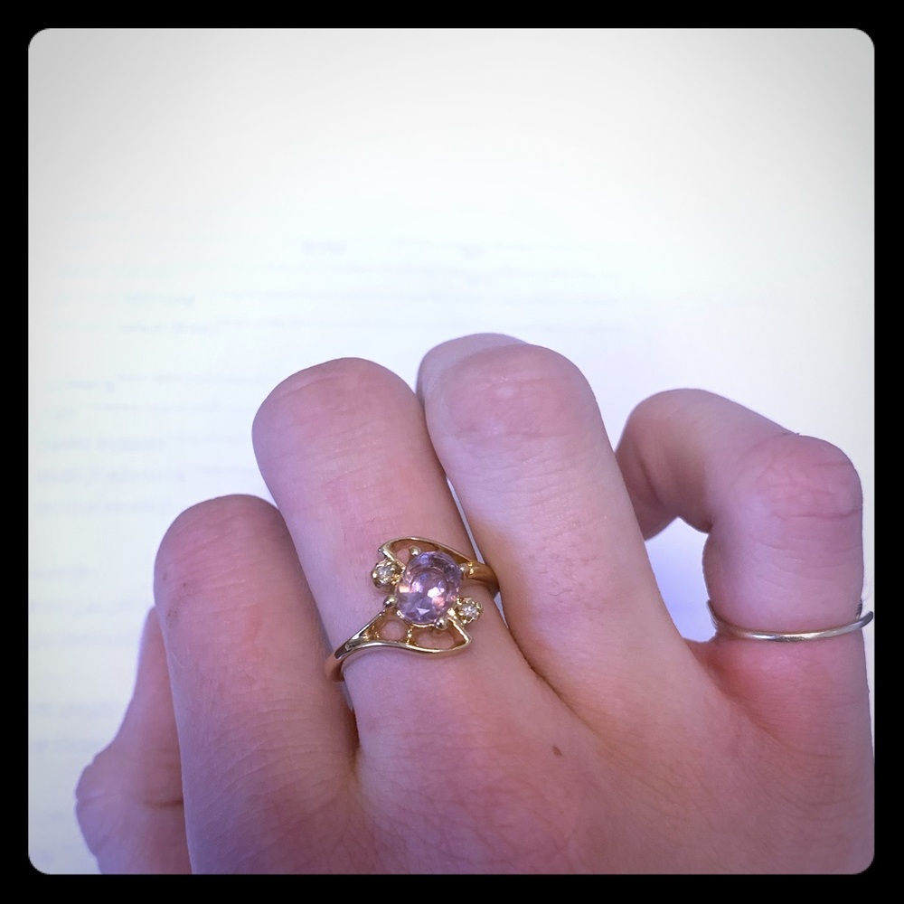 Vintage purple gold sapphire ring!